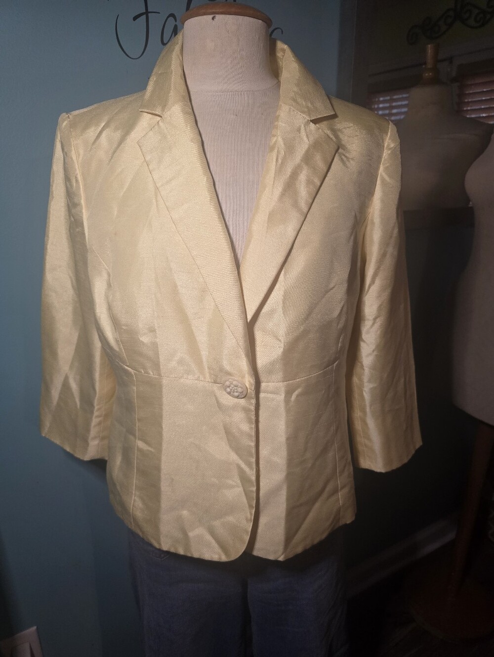 Timeless and Chic Le Suit Single-Button Blazer Jacket